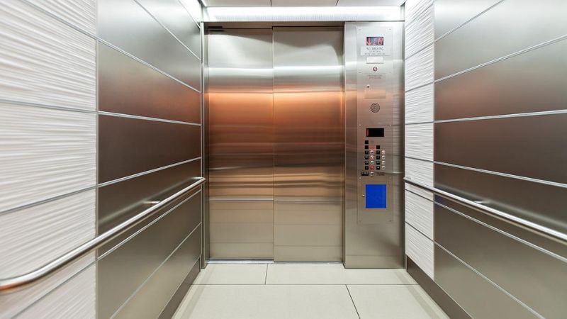 Tầm quan trọng của bảo trì thang máy bệnh viện