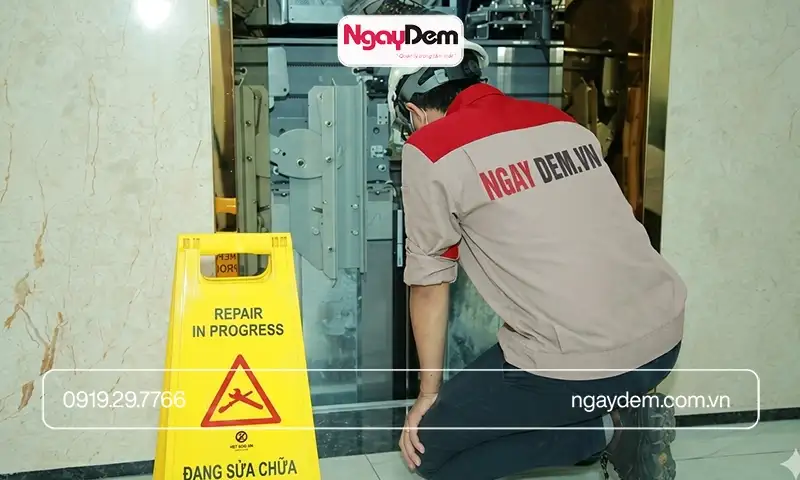 Cơ điện Ngày Đêm - Sửa lỗi cửa thang máy linh hoạt, chất lượng