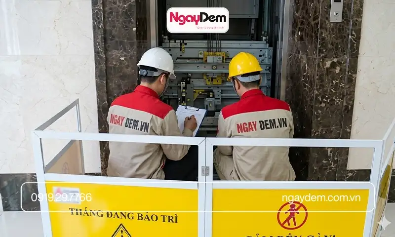 Thực hiện kiểm tra thang máy cho chung cư
