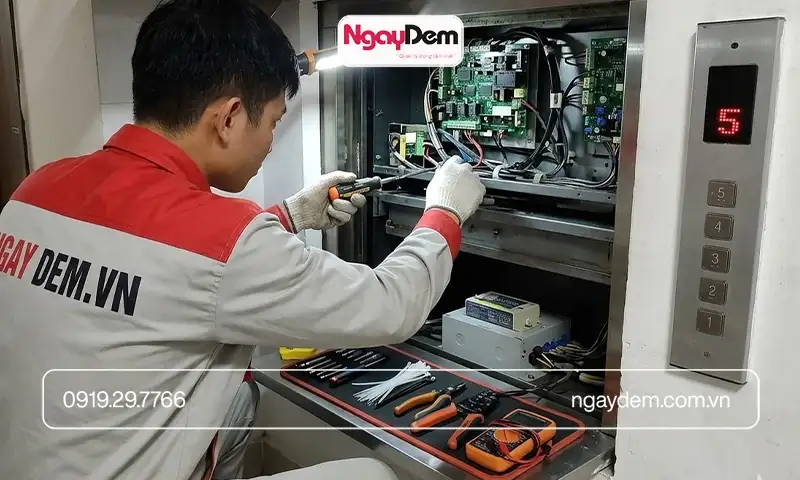 Sửa chữa thang máy cần phải thực hiện nghiêm ngặt về đảm bảo an toàn lao động