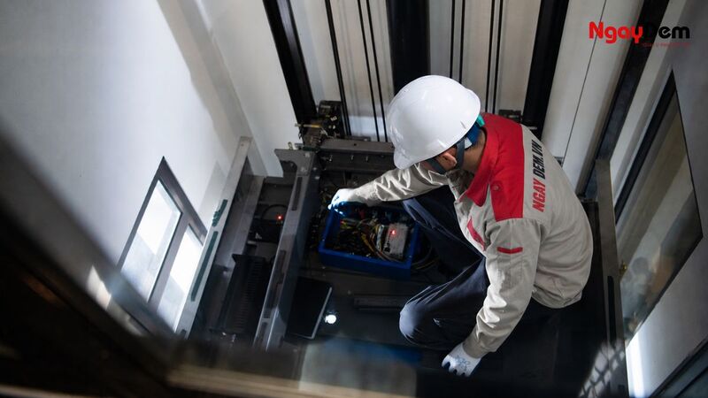 Đội ngũ kỹ thuật viên thang máy dày dạn kinh nghiệm
