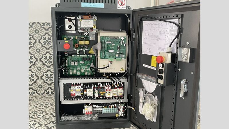 Tủ điều khiển thang máy và các thiết bị điện