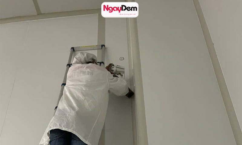 Đảm bảo vệ sinh mặc quần áo đồng phục của nhà máy thực hiện lắp đặt Lắp đặt camera cho công ty CP CN Sinh học Mùa Xuân