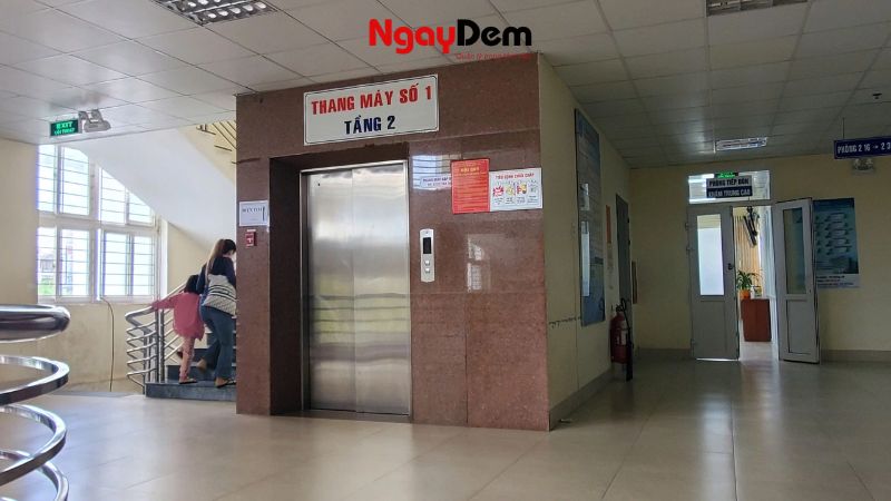 Thang máy bệnh viện là gì?