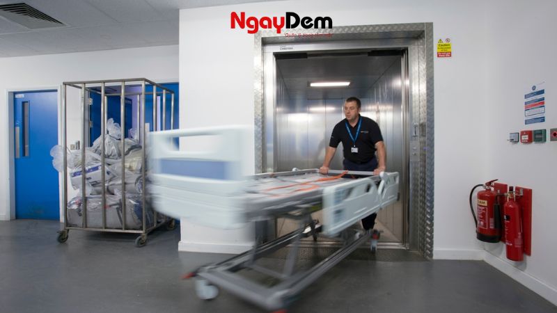 Thang máy bệnh viện là gì?