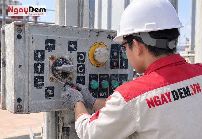 Cơ điện Ngày Đêm bảo trì tủ điều khiển hệ thống BMU