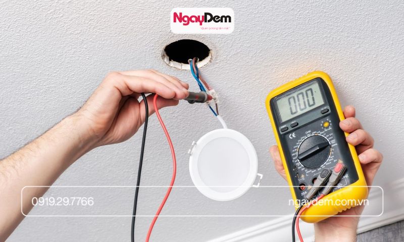 kiểm tra lắp đặt đèn âm trần bê tông