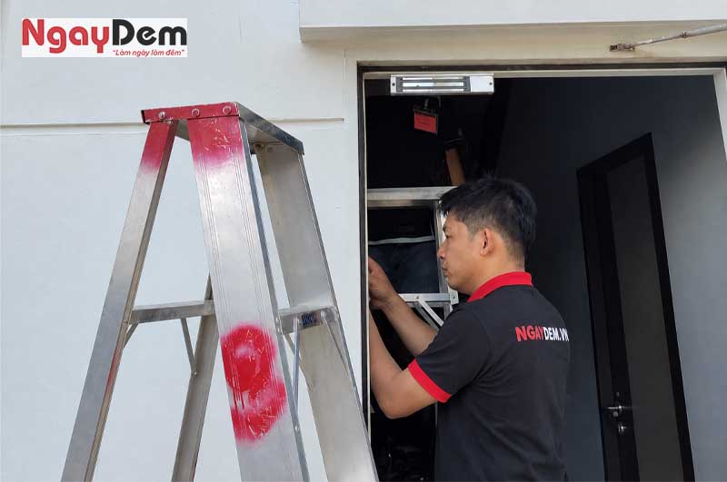 Lắp đặt hệ thống kiểm soát cửa ra vào: Giải pháp thi công chuyên nghiệp