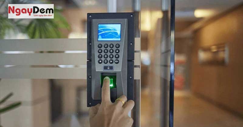Lắp đặt kiểm soát cửa ra vào bằng vân tay | Thi công nhanh, đúng kỹ thuật