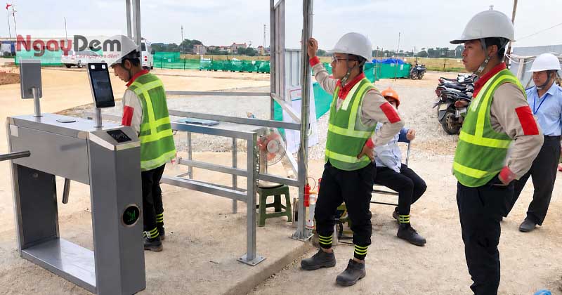 Lắp đặt kiểm soát ra vào cho nhà máy uy tín | Đúng kỹ thuật