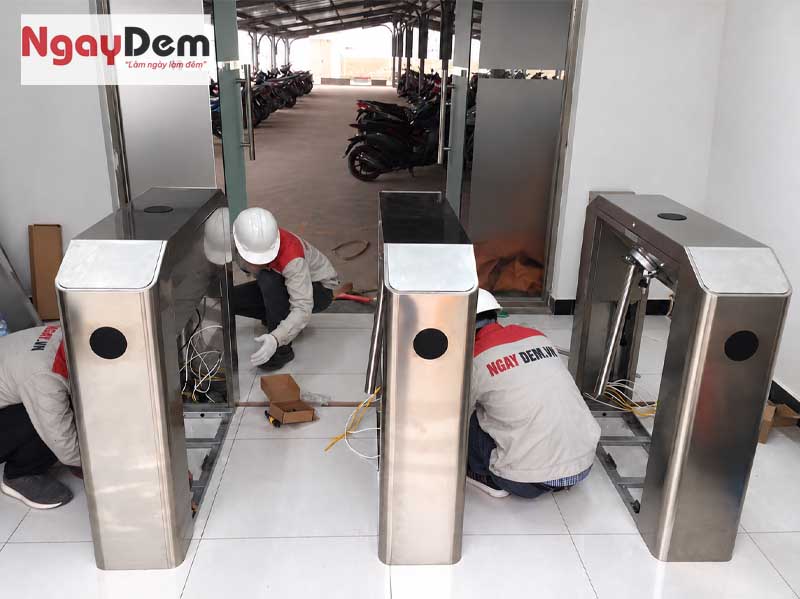 Lắp đặt kiểm soát ra vào tòa nhà văn phòng trọn gói, giá tốt