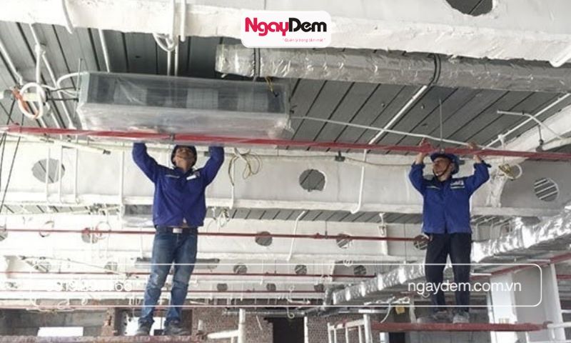 Tổ đội thi công điện nước tại công trình nhà phố ở Hà Nội